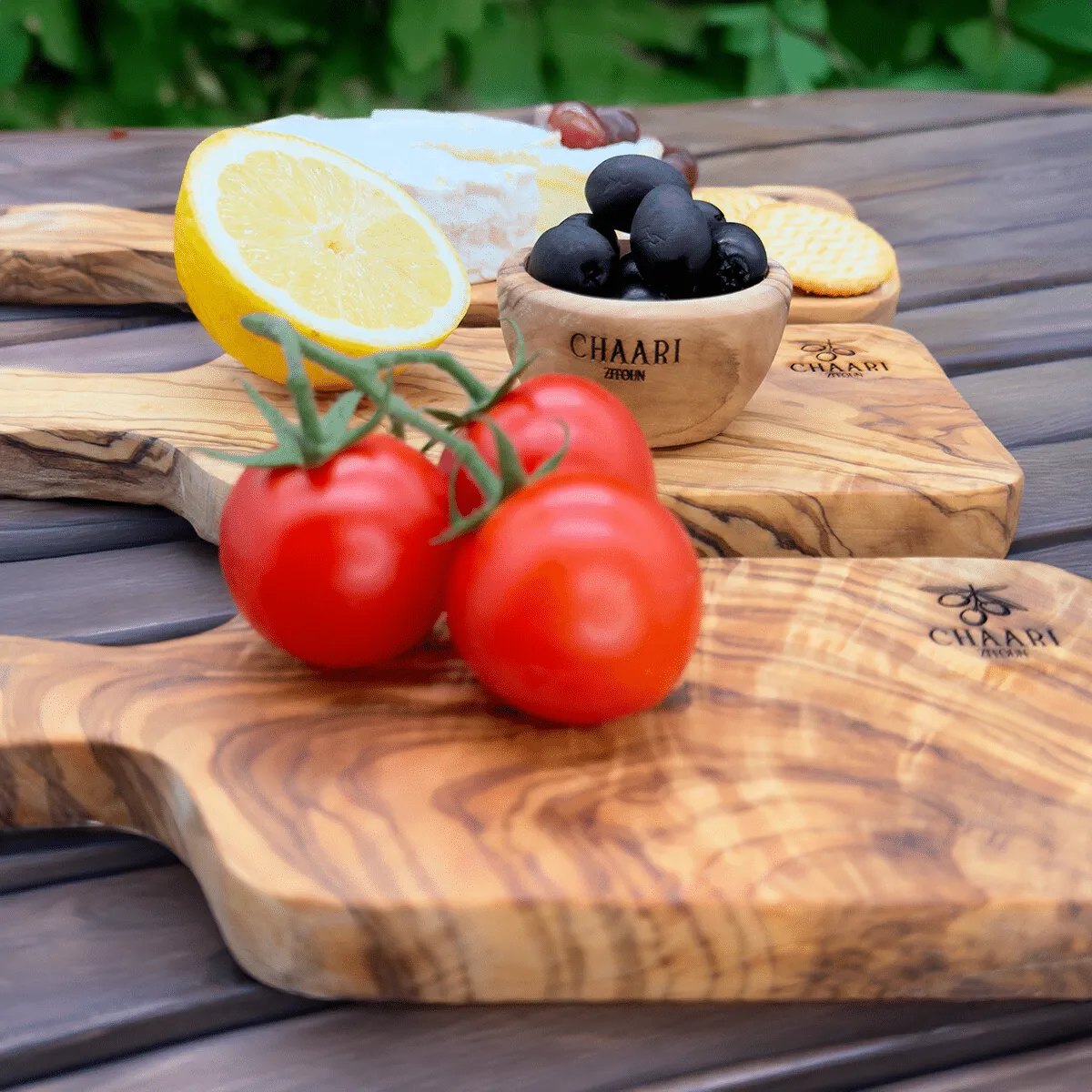 Käsebrett / Servierbrett mit Griff aus Olivenholz