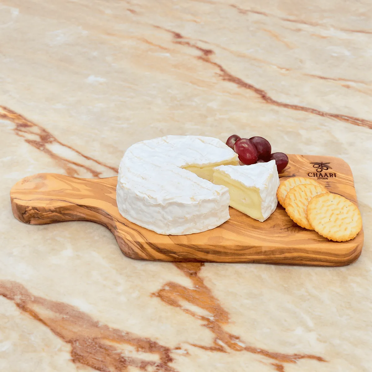Käsebrett / Servierbrett mit Griff aus Olivenholz